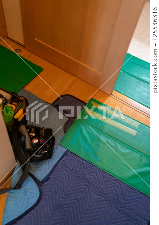 door, doors, room 125536316