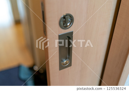 door, doors, key 125536324