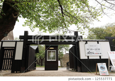 Entrance to Tsuyama Castle Ruins (Tsuyama City, Okayama Prefecture) 125537771