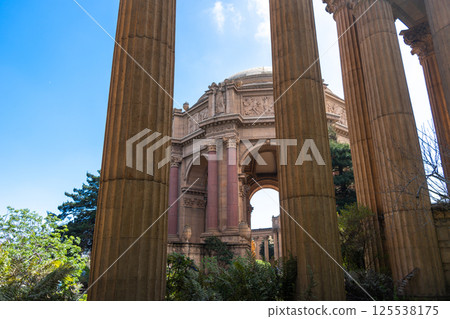 Palace of Fine Arts surrounded by greenery in San Francisco, USA Palace of Fine Arts surrounded by greenery in San Francisco, USA 125538175