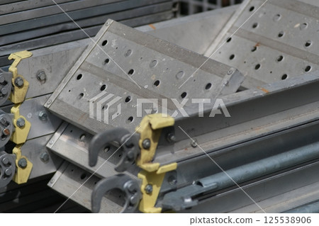 外牆施工鷹架及材料 外牆施工鷹架及材料 125538906