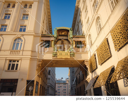 Artistic Statues in Viennas Urban Landscape 125539644