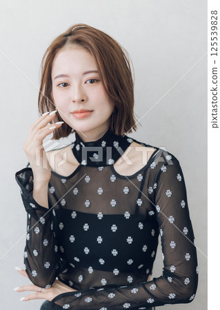 年輕女子髮型圖片 125539828