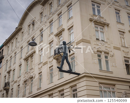 Artistic Statues in Viennas Urban Landscape Artistic Statues in Viennas Urban Landscape 125540099