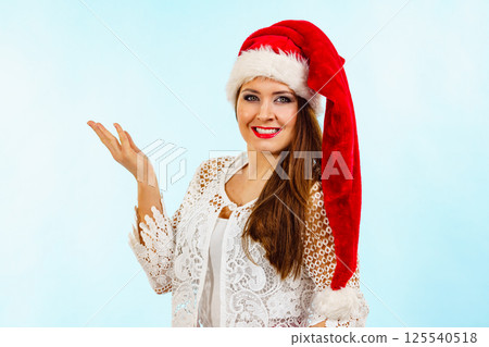 Smiling woman in christmas santa hat 125540518
