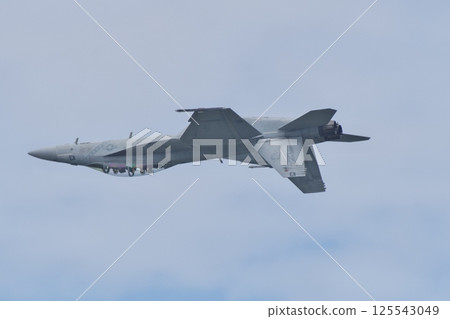 A US Navy F/A-18F Super Hornet performing a demonstration flight at the Iwakuni Air Base Air Show 125543049
