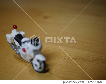 警用摩托車，影印空間，摩托車，執法，安全第一。非常適合提高道路安全意識 125543689