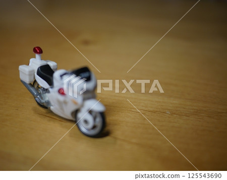 警用摩托車,影印空間,摩托車,執法,安全第一。非常適合提高道路安全意識 警用摩托車,影印空間,摩托車,執法,安全第一。非常適合提高道路安全意識 125543690