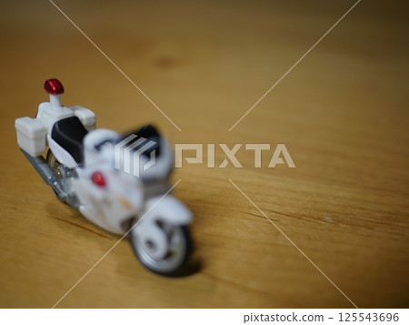 警用摩托車,影印空間,摩托車,執法,安全第一。非常適合提高道路安全意識 警用摩托車,影印空間,摩托車,執法,安全第一。非常適合提高道路安全意識 125543696
