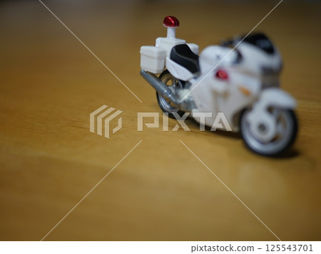 警用摩托車,影印空間,摩托車,執法,安全第一。非常適合提高道路安全意識 警用摩托車,影印空間,摩托車,執法,安全第一。非常適合提高道路安全意識 125543701