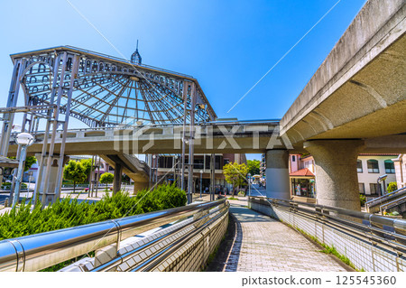 日本橫濱城市景觀,俯瞰橫濱市營地鐵中川站(東京都會大學橫濱校區前) 日本橫濱城市景觀,俯瞰橫濱市營地鐵中川站(東京都會大學橫濱校區前) 125545360