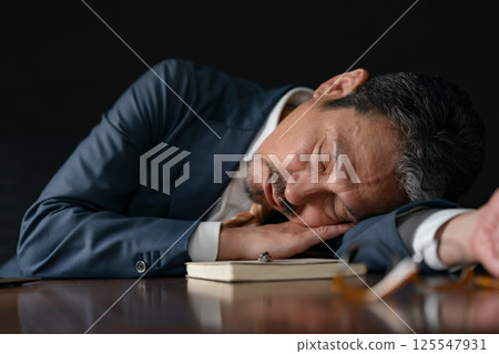 商人、疲勞、更年期、打瞌睡 125547931