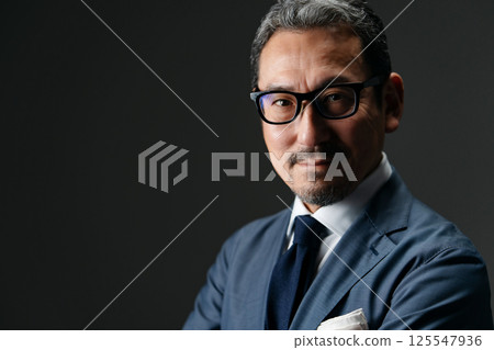 Businessman portrait 125547936