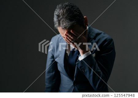 businessman thinking 125547948
