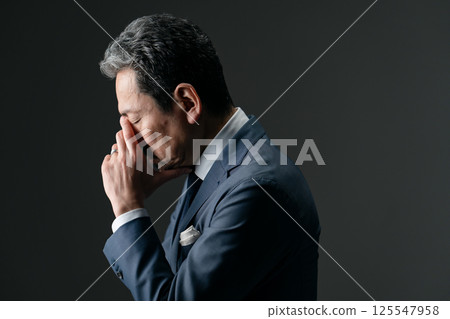 Businessman thinking sideways 125547958