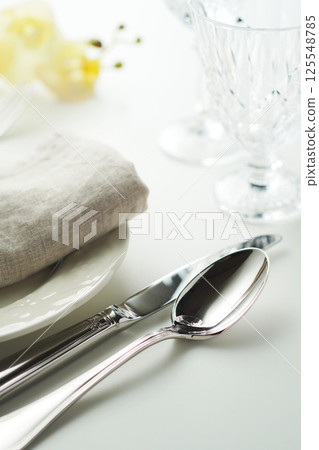 Table setting (simple image) Table setting (simple image) 125548785