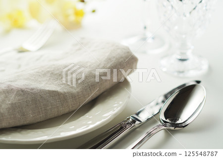 Table setting (simple image) Table setting (simple image) 125548787