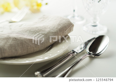 Table setting (simple image) Table setting (simple image) 125548794