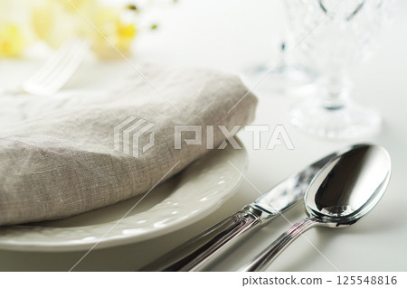 Table setting (simple image) Table setting (simple image) 125548816