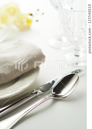 Table setting (simple image) Table setting (simple image) 125548819
