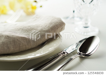 餐桌佈置（簡單圖片） 125548830