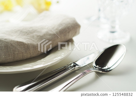 Table setting (simple image) Table setting (simple image) 125548832
