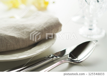 Table setting (simple image) Table setting (simple image) 125548833