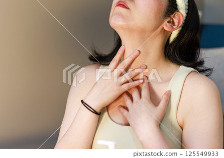 A middle-aged woman who does skin care A middle-aged woman who does skin care 125549933