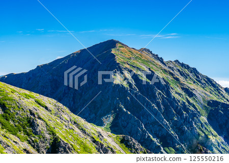 從荒川山眺望的阿久澤山(荒川小屋的轉捩點) 南阿爾卑斯山 阿久澤山和荒川山登山 從荒川山眺望的阿久澤山(荒川小屋的轉捩點) 南阿爾卑斯山 阿久澤山和荒川山登山 125550216