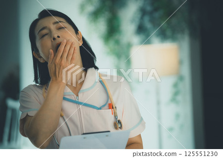 50多歲的夜班護士 125551230