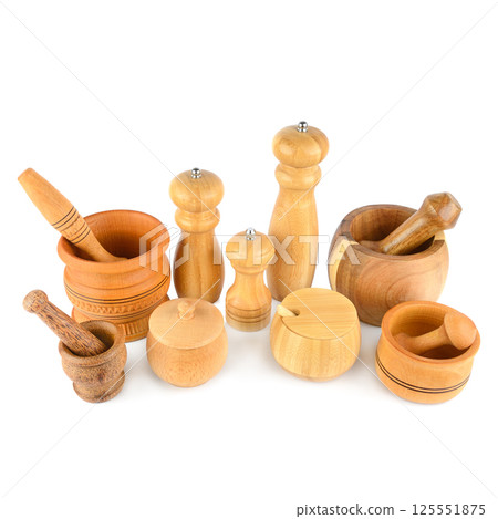 Set of wooden mortars and pestles isolated on white background. 125551875
