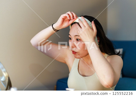 Middle-aged woman wearing a hair band Middle-aged woman wearing a hair band 125552216