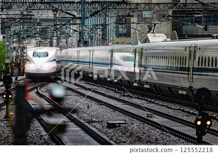 雨中的東京車站新幹線 125552218