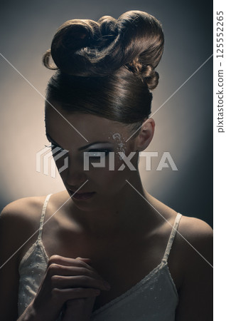 bride meditation 125552265