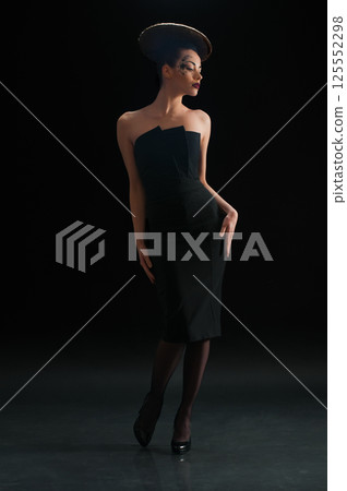woman with disc coiffure woman with disc coiffure 125552298