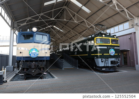 EF58 and EF81 electric locomotives 125552504
