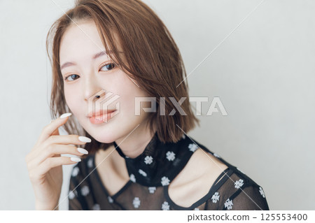 年輕女子髮型圖片 125553400