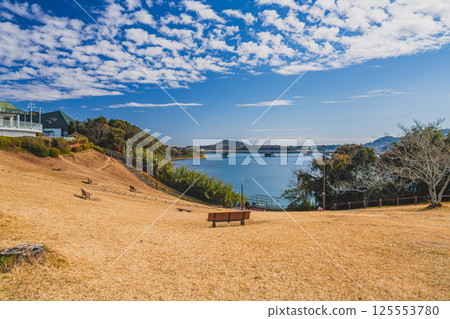 "Sunza Rakugan" from the Eight Views of Totomi shines against the blue sky at Lake Hamana Service Area in Hamamatsu City (Shizuoka Prefecture) 125553780