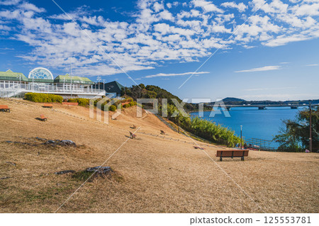 "Sunza Rakugan" from the Eight Views of Totomi shines against the blue sky at Lake Hamana Service Area in Hamamatsu City (Shizuoka Prefecture) 125553781