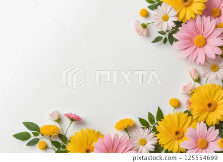 flat lay composition with white flowers 125554699