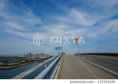 神戶蘆屋,東灘蘆屋橋,日本兵庫縣蘆屋濱東灘區,初夏,道路,交通,天空,交通,城市,風 神戶蘆屋,東灘蘆屋橋,日本兵庫縣蘆屋濱東灘區,初夏,道路,交通,天空,交通,城市,風 125559106