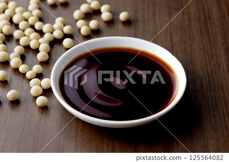 Pour soy sauce into a small plate Pour soy sauce into a small plate 125564082