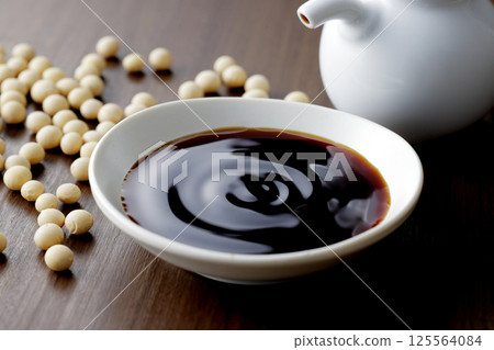 Pour soy sauce into a small plate Pour soy sauce into a small plate 125564084