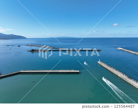 [從空中看到的奧尻島] 從北海道瀨棚町看到的奧尻島 125564487