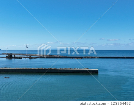 [Okushiri Island seen from the sky] Okushiri Island seen from Setana Town, Hokkaido 125564492