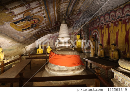 [Sri Lanka] Dambulla Cave Temple 125565849