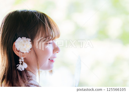 Profile of a young woman wearing a yukata 125566105