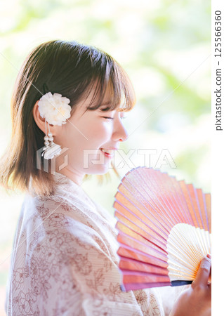 Profile of a young woman wearing a yukata 125566360