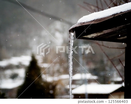 Icicles at Narai-juku on the Nakasendo road Icicles at Narai-juku on the Nakasendo road 125566403
