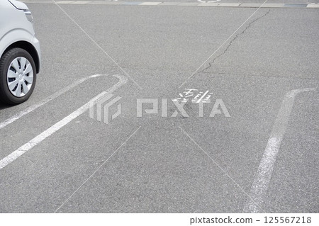 輕型車輛停車場 125567218